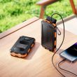 Павербанк HOCO J164 Platinum Solar 8000mAh із сонячною панеллю та компасом в роботі
